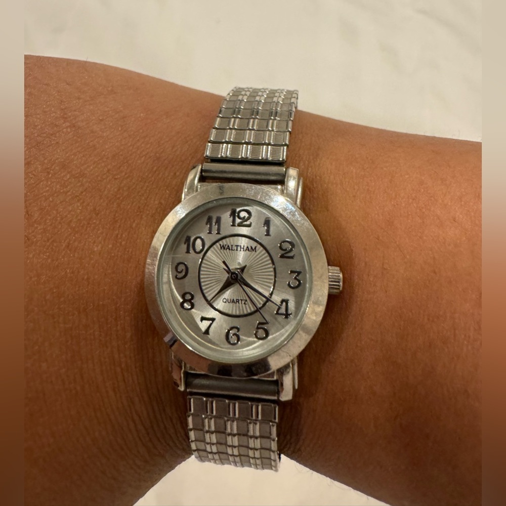 WALTHAM WTH36 Silver Tone Quartz Analog Ladies Watch